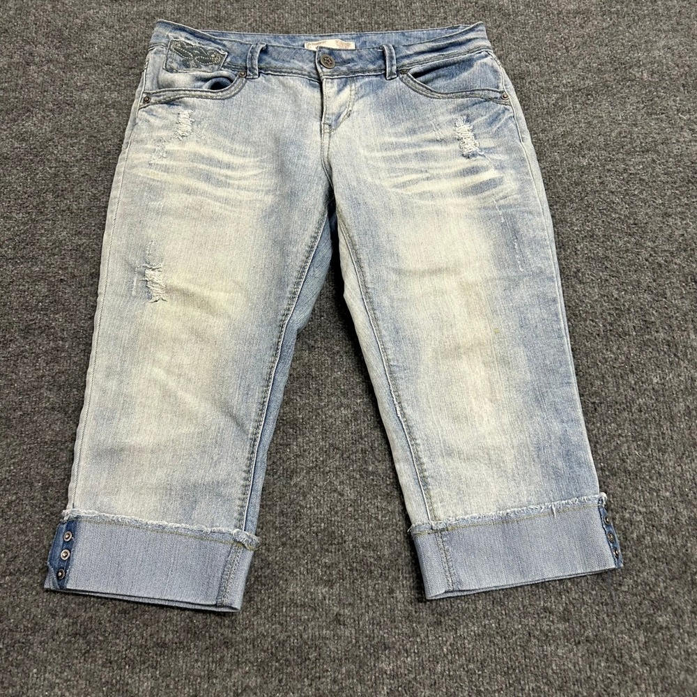 No Boundaries Capri Jeans Womens Size 13 Light Wash Distressed Cuffed Stretch